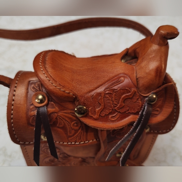 Handtooled leather and sheepskin Western mini bag - Picture 8 of 16